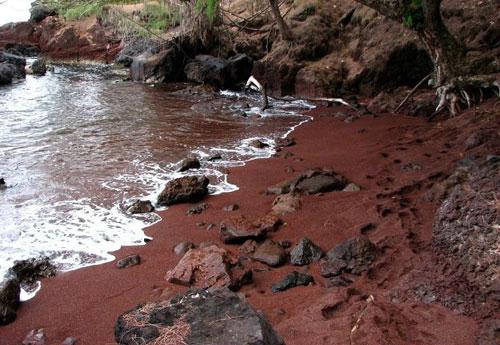 Топ-5 пляжей с необычным песком