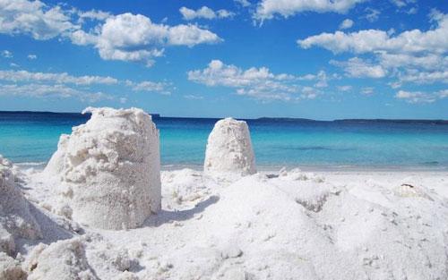 Топ-5 пляжей с необычным песком