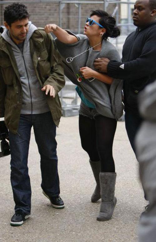 Лили Аллен напала на фотографа