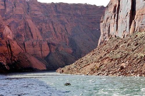 Американские власти  затопили знаменитый Гранд-каньон