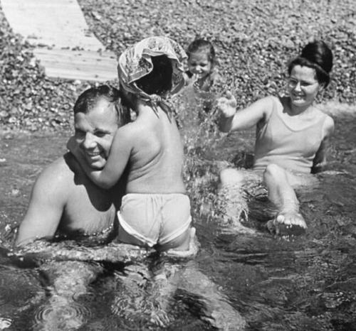 Легенды СССР в семейном кругу: редкие звездные фото из домашних архивов