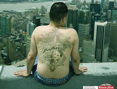 Лучшие примеры использования татуировок в печатной рекламе