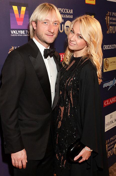 Российские знаменитости, которые предпочитают парней помоложе