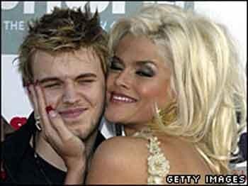 Последние фото дочери погибшей Анны Николь Смит