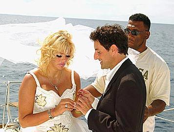 Последние фото дочери погибшей Анны Николь Смит