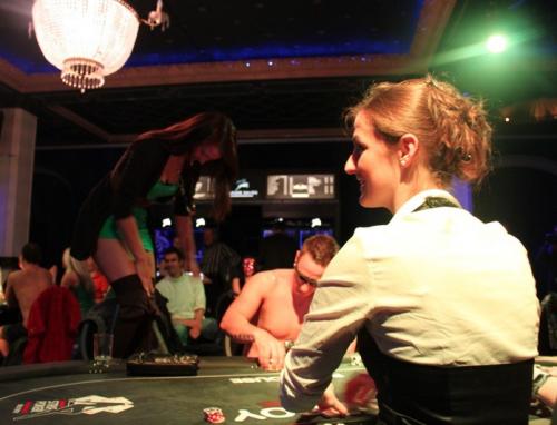 В Германии прошел чемпионат по покеру на раздевание