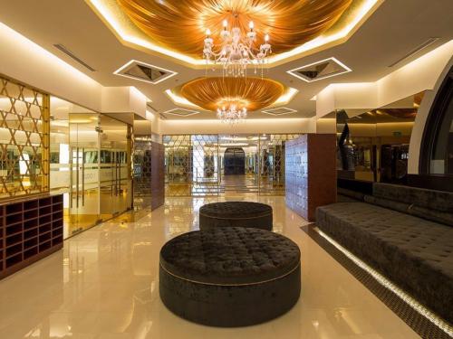 Самый роскошный спортзал в мире, с абонементом за  тысячи