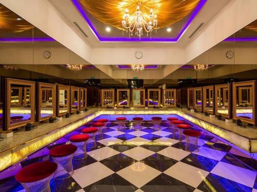 Самый роскошный спортзал в мире, с абонементом за  тысячи