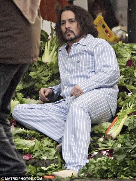 Джонни Депп выпрыгнул в пижаме из окна