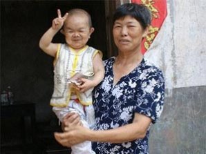 В Китае появился претендент на звание самого маленького человека в мире