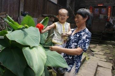В Китае появился претендент на звание самого маленького человека в мире