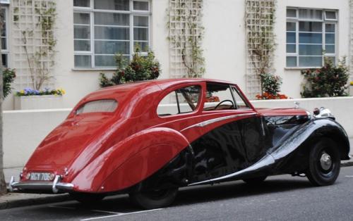 9 автомобилей знаменитостей, которые можно купить в этом году