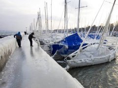 Ледяные скульптуры на Женевском озере