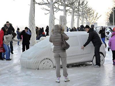 Ледяные скульптуры на Женевском озере