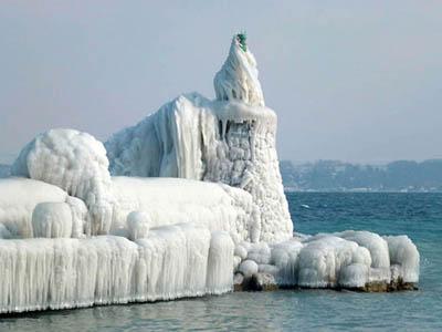 Ледяные скульптуры на Женевском озере