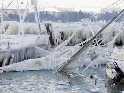 Ледяные скульптуры на Женевском озере