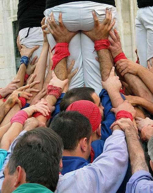 В Испании построили замки из человеческих тел