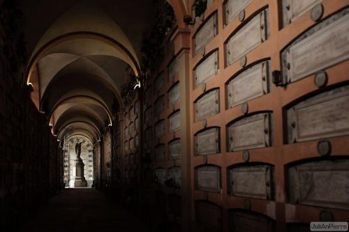 Одно из самых помпезных кладбищ мира