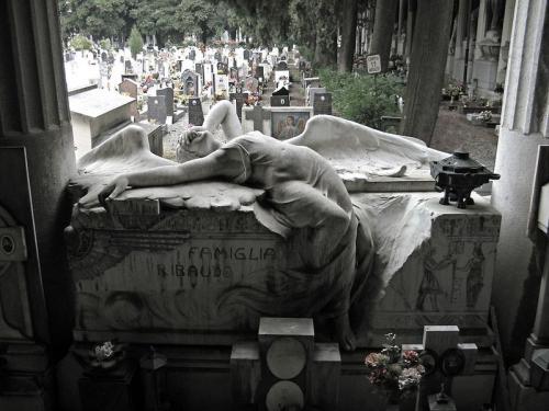 Одно из самых помпезных кладбищ мира