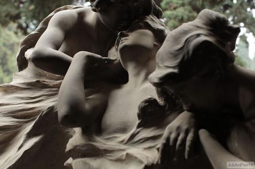 Одно из самых помпезных кладбищ мира