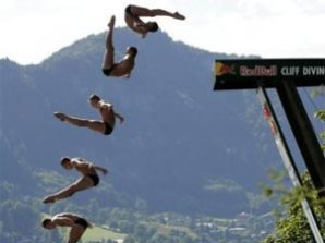 Англичанин исполнил смертельный прыжок с 27-метровой  высоты