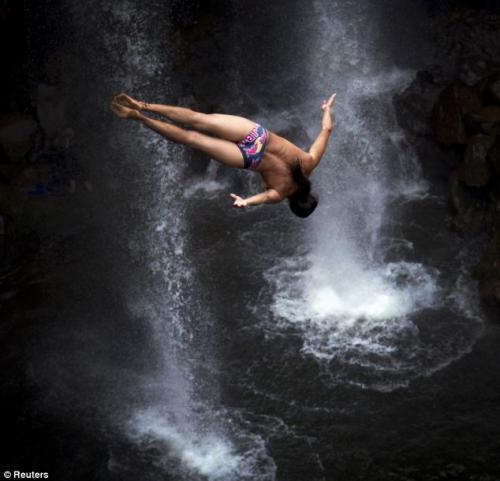 Англичанин исполнил смертельный прыжок с 27-метровой  высоты