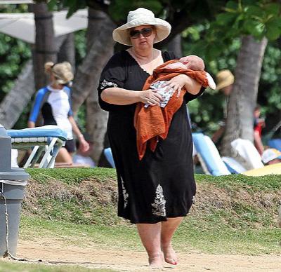 Элтон Джон выбрал крестную маму своему сыну