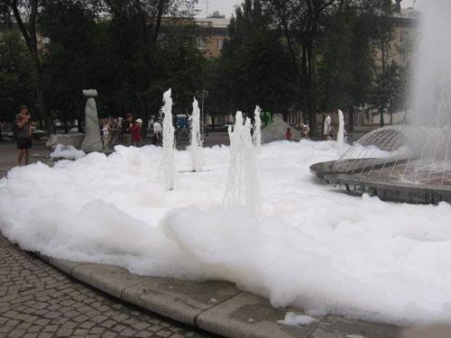 В Запорожье появился пенный фонтан