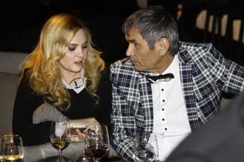 Азиза пышно отметила 25-летие творческой деятельности