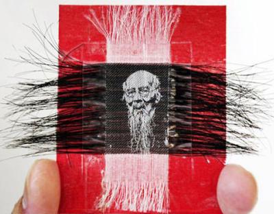 Китайский мастер рисует портреты из … волос