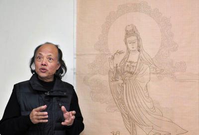 Китайский мастер рисует портреты из … волос
