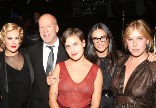 А девочки-то выросли: самые красивые дочки звёздных родителей