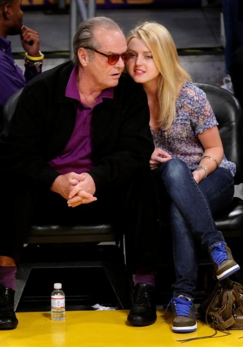 А девочки-то выросли: самые красивые дочки звёздных родителей