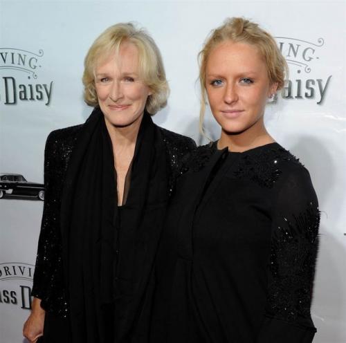 А девочки-то выросли: самые красивые дочки звёздных родителей