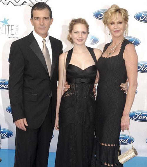 А девочки-то выросли: самые красивые дочки звёздных родителей