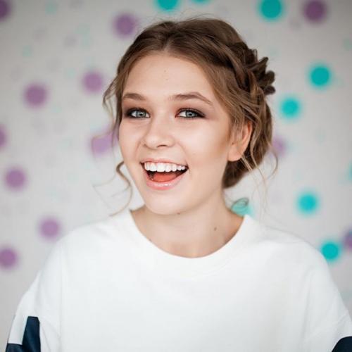 А девочки-то выросли: самые красивые дочки звёздных родителей