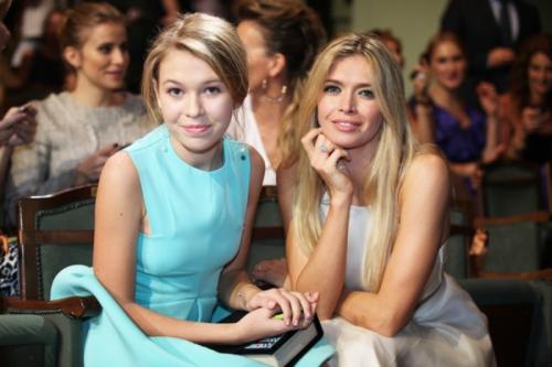 А девочки-то выросли: самые красивые дочки звёздных родителей