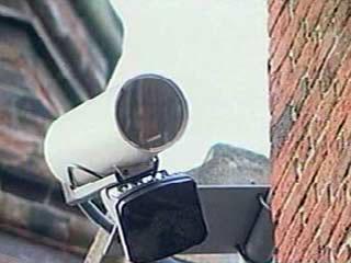 Призрак замка Хэмптон-корт засняла камера наблюдения