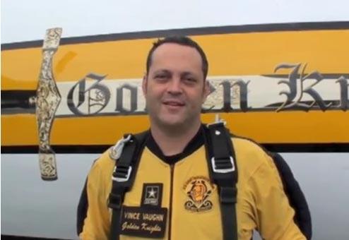 Винс Вон прыгнул с парашютом вместе с мамой