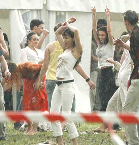 Жданов и Клочкова устроили откровенные танцы