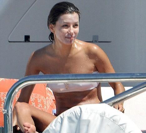 Ева Лонгория демонстрирует шикарное тело