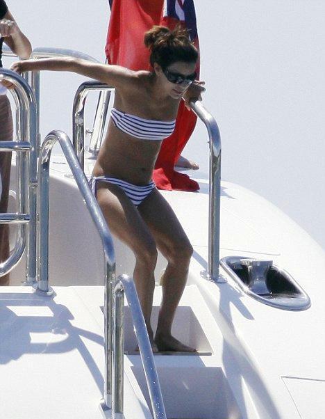 Ева Лонгория демонстрирует шикарное тело