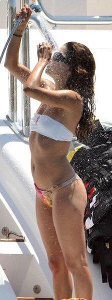 Ева Лонгория демонстрирует шикарное тело