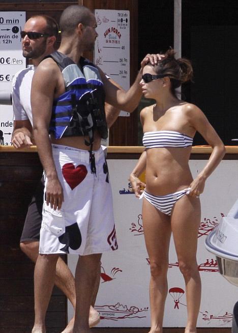 Ева Лонгория демонстрирует шикарное тело