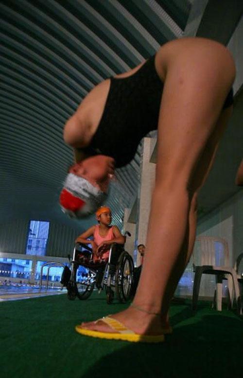 Безногая китаянка примет участие в Олимпиаде по… плаванию!