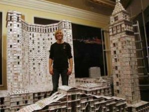 Архитектор построил самый большой карточный дом