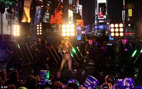 Дженнифер Лопез показала свой знаменитый зад