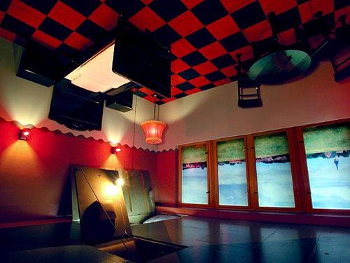 Отель-фантазия возбуждает воображение  летающей кроватью