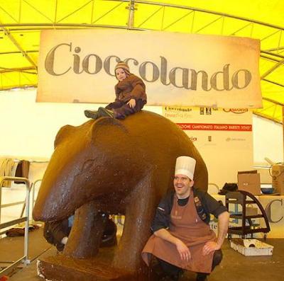 Шоколадный скульптор произвел фурор среди сладкоежек