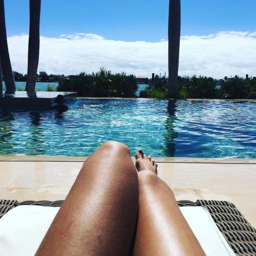 Как отдыхают супермодели на пляже: фото из Инстаграм